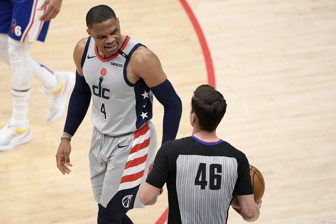 队的战术思 队的战术思